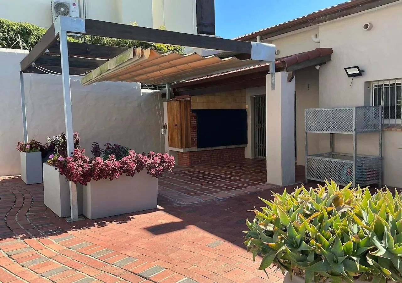 B Shocked Manor - Lux Suites Cape Town